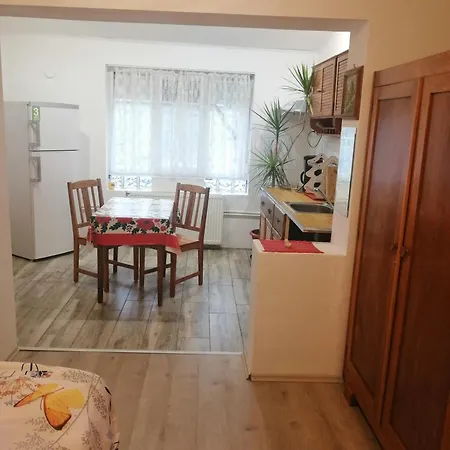 Apartment Moss's Economy